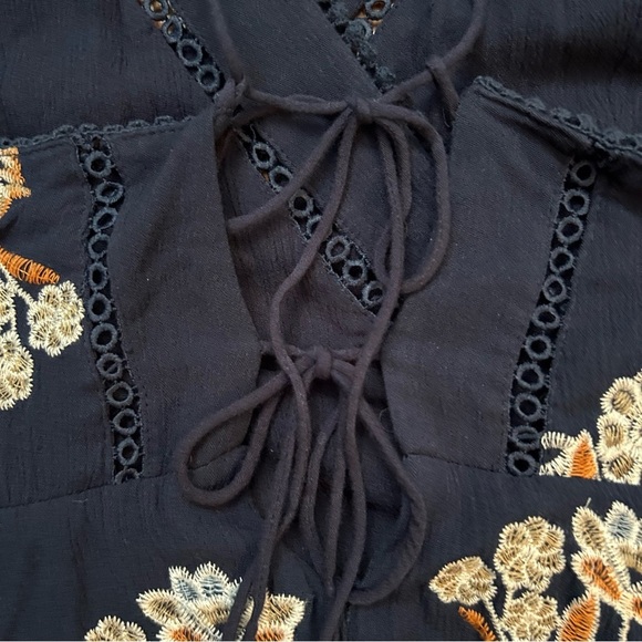 J.O.A. Women’s Hi-Lo Midi Navy Crinkled Floral Embroidered Wrap Dress, Size Lg - Picture 12 of 16